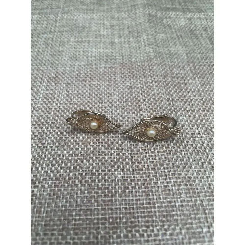 Vintage Sarah Coventry Filigree Goldtone Leaf with Center Faux Pearl Clip On Ear